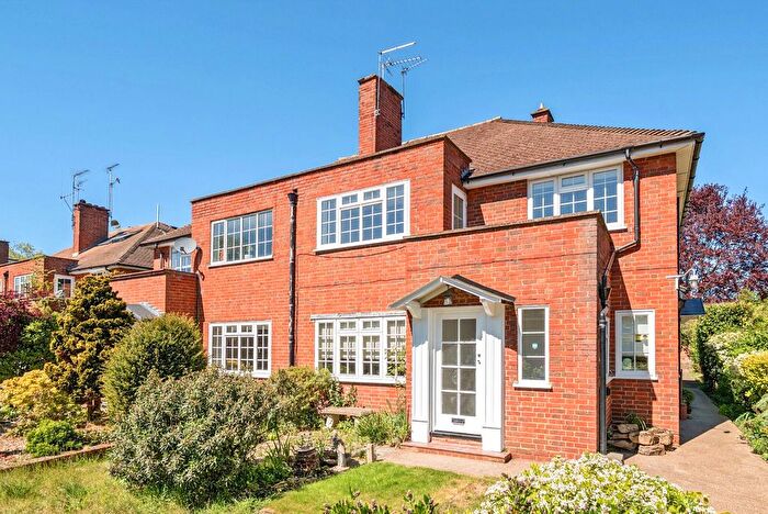 2 Bedroom Maisonette For Sale In Linden Close, Thames Ditton, KT7