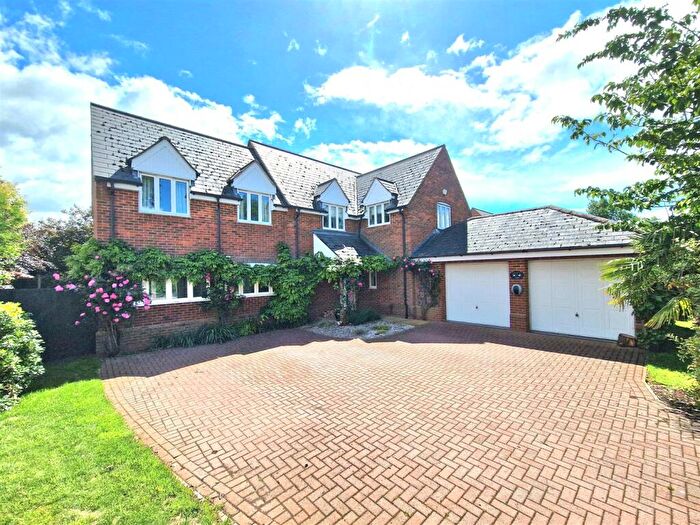 5 Bedroom Detached House For Sale In Cranfield Road, Astwood, Newport Pagnell, MK16