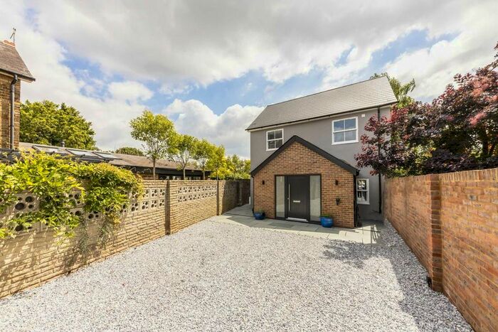 3 Bedroom Detached House To Rent In Halliford Road, Sunbury-On-Thames, TW16