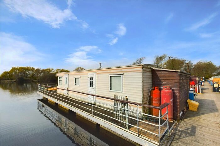 1 Bedroom Houseboat For Sale In Banks End, Wyton, Huntingdon, Cambridgeshire, PE28