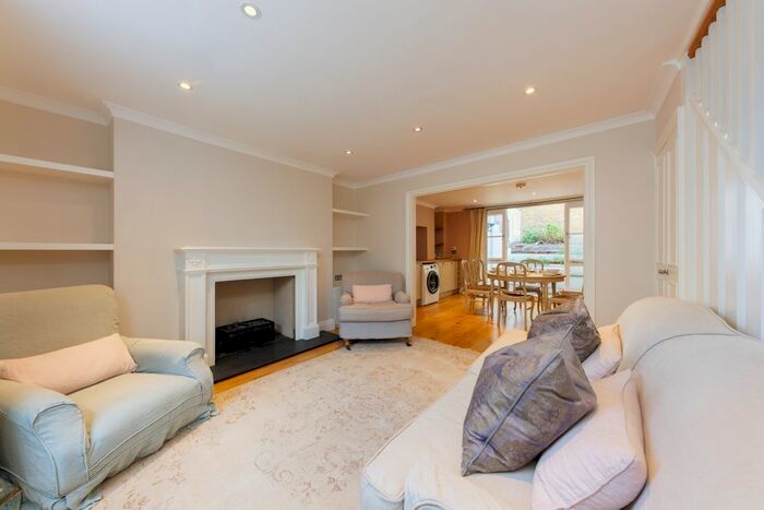 2 Bedroom Flat To Rent In Sydney Street, London, SW3