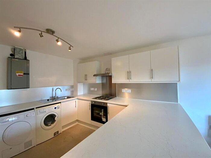 4 Bedroom Flat To Rent In Gwennyth House, Cathays, CF24