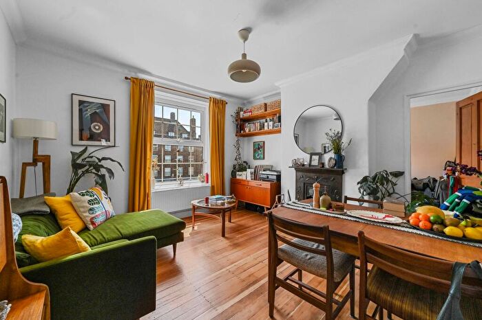 2 Bedroom Flat To Rent In Stamford Hill, Arran House Stamford Hill, N16