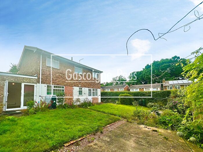 4 Bedroom Detached House To Rent In Glendale Close, Woking, GU21