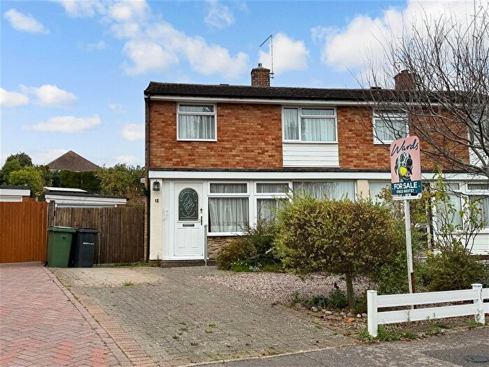 3 Bedroom Semi-detached House For Sale In Northfields, Maidstone, Kent, ME16