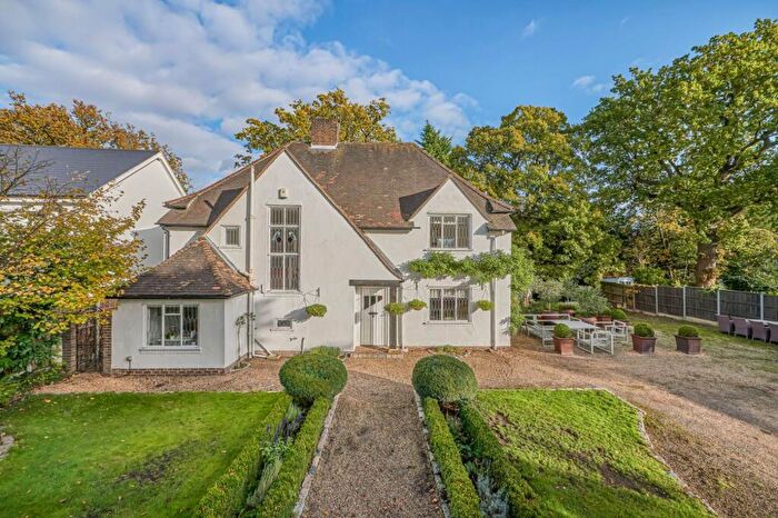 4 Bedroom Detached House For Sale In Oakwood Close, Chislehurst, Kent, BR7