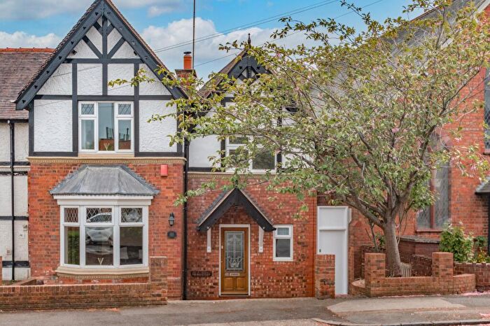 4 Bedroom End Of Terrace House For Sale In Alvechurch Road, Birmingham, West Midlands, B31