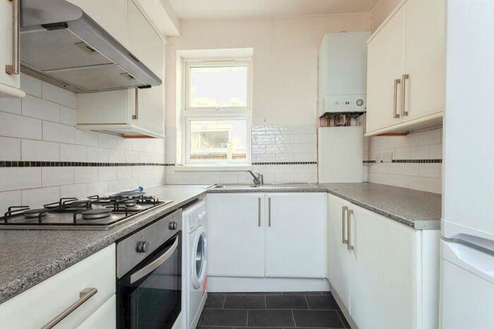 2 Bedroom Flat To Rent In Goldsmith Road, Walthamstow, London, E17