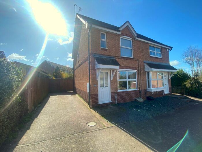 2 Bedroom House To Rent In Butts Croft Close, Northampton, NN4