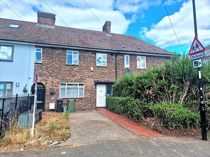 3 Bedroom Terraced House For Sale In Firhill Road, London, SE6