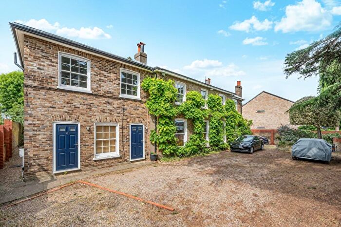 2 Bedroom Flat For Sale In South Place, Surbiton, KT5