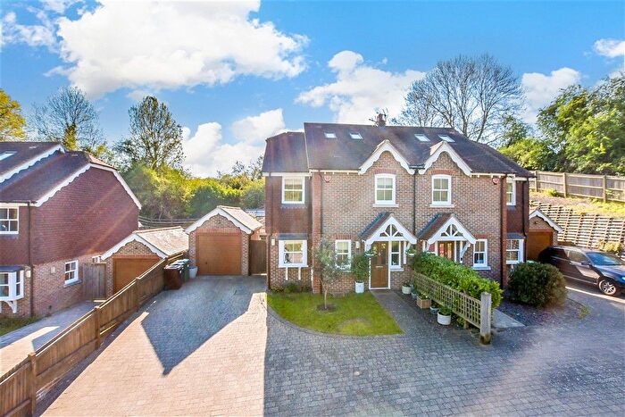 4 Bedroom Semi Detached House For Sale In Well Street, Loose, Kent, ME15