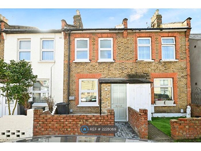 3 Bedroom Terraced House To Rent In Abbey Road, Newbury Park, IG2