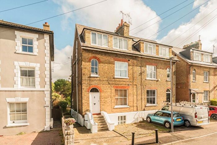 1 Bedroom Flat For Sale In Cleaveland Road, Surbiton, KT6