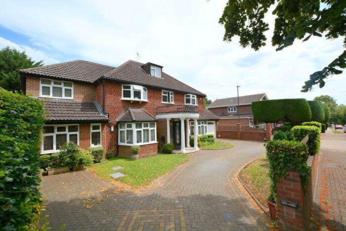 5 Bedroom Detached House For Sale In Bellfield Avenue, Harrow Weald, HA3