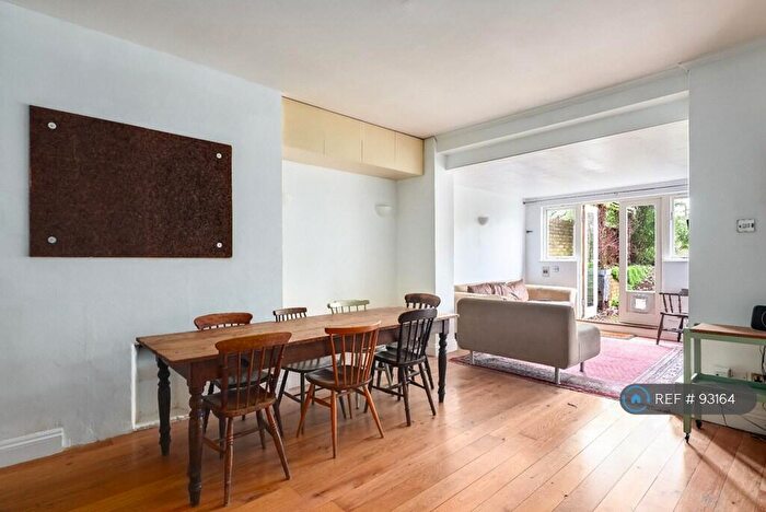 2 Bedroom Flat To Rent In Kenninghall Road, London, E5