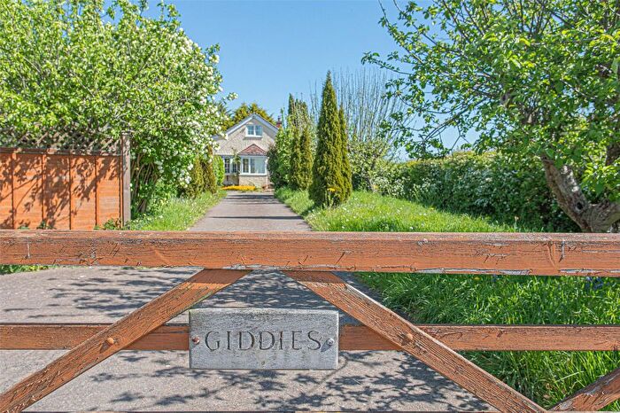 4 Bedroom Equestrian Property For Sale In West Yeo Lane, Burrowbridge, Bridgwater, Somerset, TA7