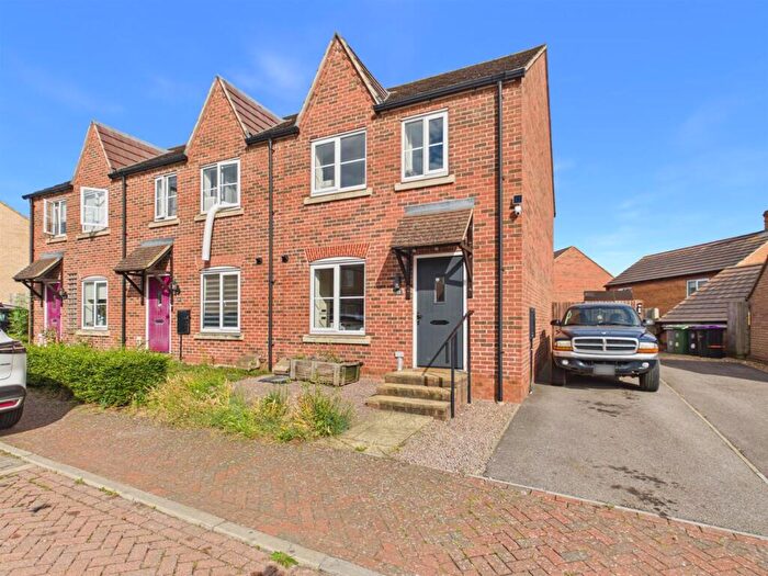 3 Bedroom End Of Terrace House For Sale In Groves Crescent, Stamford, PE9