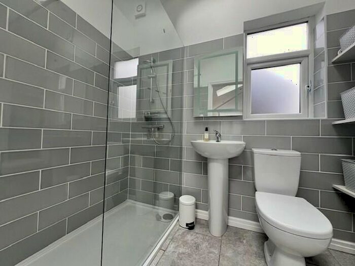 2 Bedroom Flat To Rent In Sunset Road, London, SE28