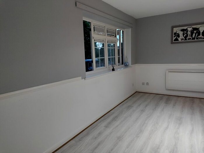 1 Bedroom Flat To Rent In Barkwood Close, Romford, RM7