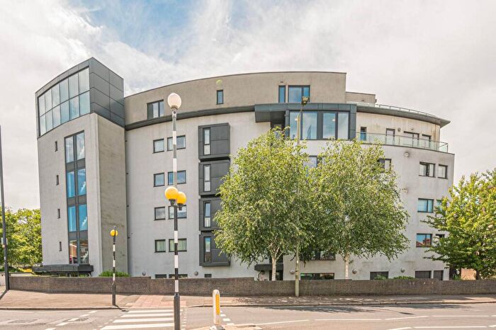 2 Bedroom Flat For Sale In Friern Barnet Road, Friern Barnet, London, N11