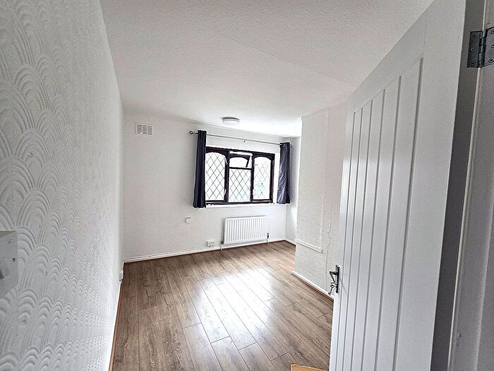 2 Bedroom Flat To Rent In Brookside Drive, Hinckley, LE10