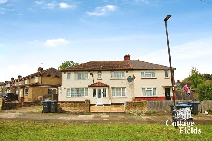 3 Bedroom Terraced House For Sale In Stoneleigh Avenue, Enfield, EN1