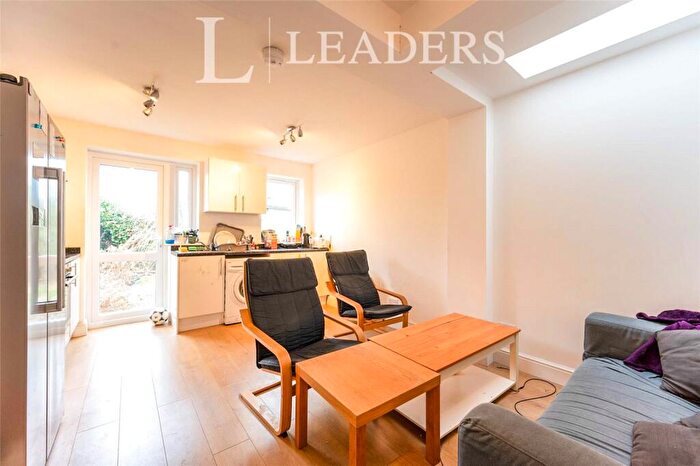 5 Bedroom Terraced House To Rent In Francis Avenue, PO4