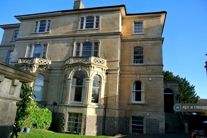 3 Bedroom Flat To Rent In Cambridge Park, Bristol, BS6