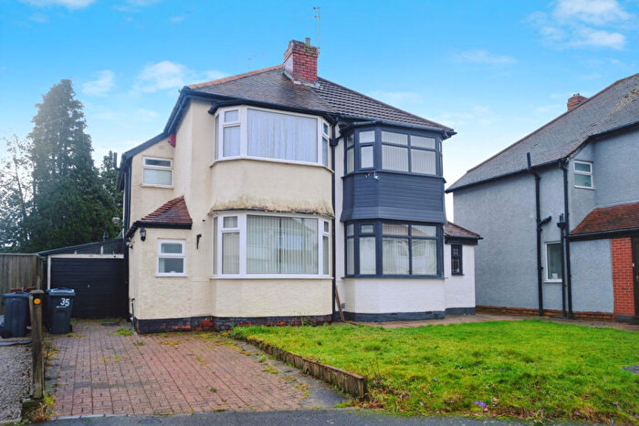 3 Bedroom Semi Detached House For Sale In Barton Croft, Hall Green, West Midlands, B28