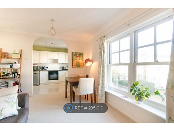 2 Bedroom Flat To Rent In Brooklands Court, London, NW6
