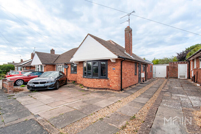3 Bedroom Bungalow For Sale In Foxhunter Drive, Oadby, Leicestershire, LE2