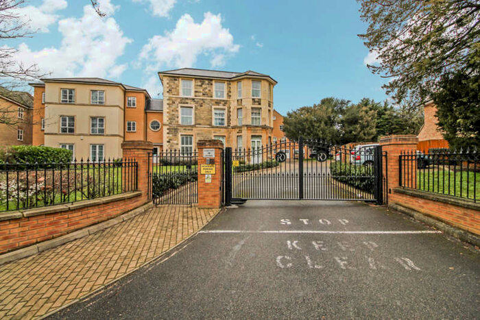 2 Bedroom Flat To Rent In Sloane Court, Isleworth, TW7
