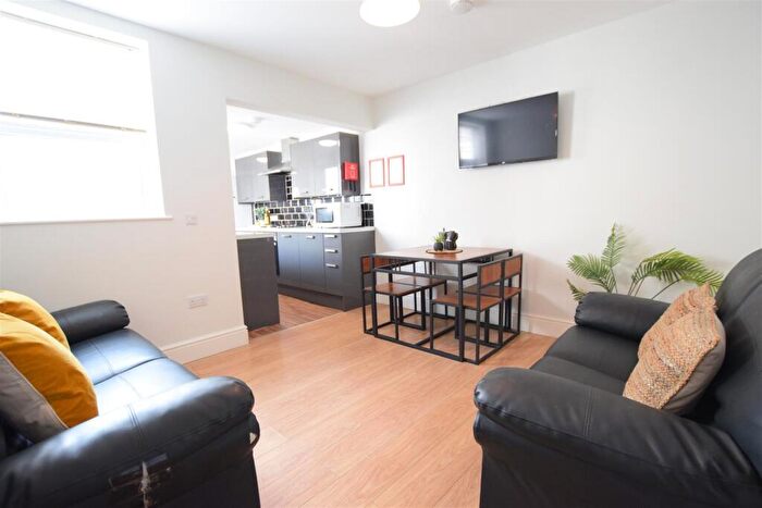 4 Bedroom Terraced House To Rent In Cross Street - Student House - /, LN5