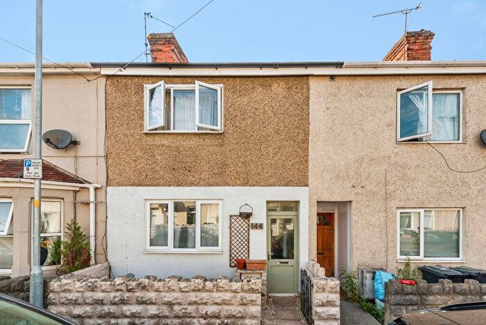 3 Bedroom Terraced House For Sale In William Street, Swindon, SN1