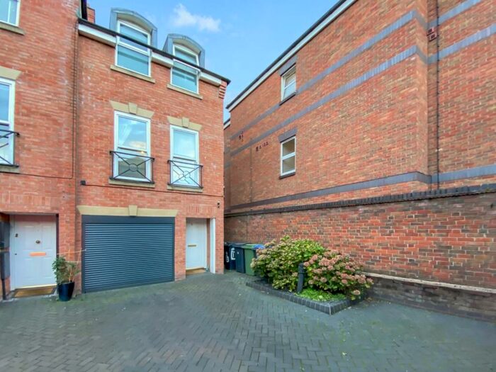 3 Bedroom End Of Terrace House To Rent In Wheelwright Court, Stratford-upon-Avon, CV37