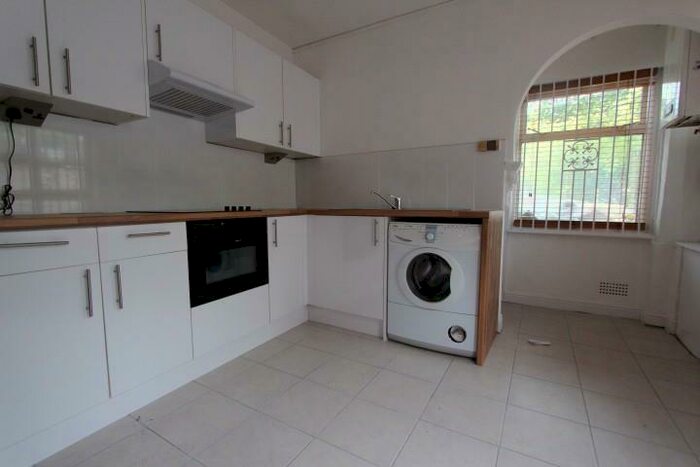1 Bedroom Flat To Rent In Avenue Road, Tottenham, London, N15