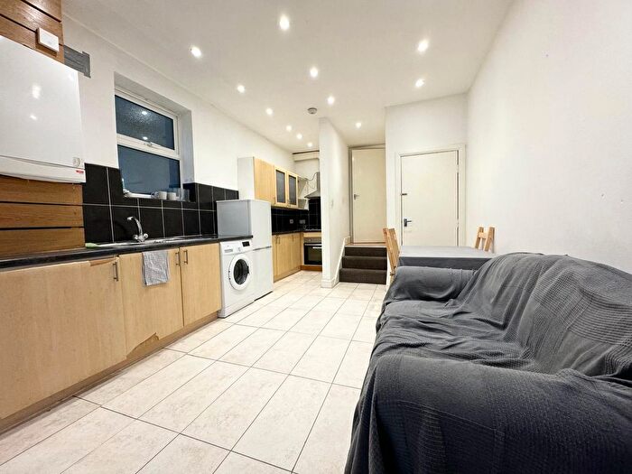 1 Bedroom Terraced House To Rent In Green Lanes, Palmers Green, N13