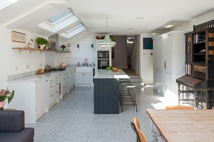 4 Bedroom Property For Sale In Macfarlane Road, Shepherd's Bush, W12