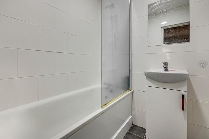 Apartment To Rent In Parsifal Road, West Hampstead, NW6