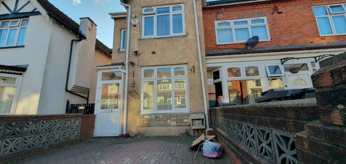 4 Bedroom End Of Terrace House To Rent In Bromyard Road, Sparkhill, B11