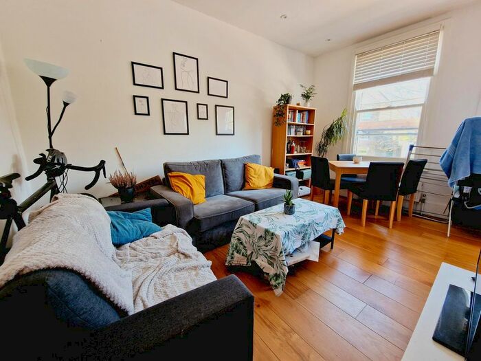 2 Bedroom Flat To Rent In Hartham Road, London, N7