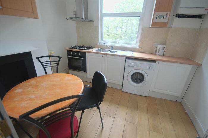 4 Bedroom Flat To Rent In Caledonian Road, London, N1