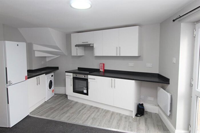 3 Bedroom Flat To Rent In Monthermer Road, Cathays, CF24