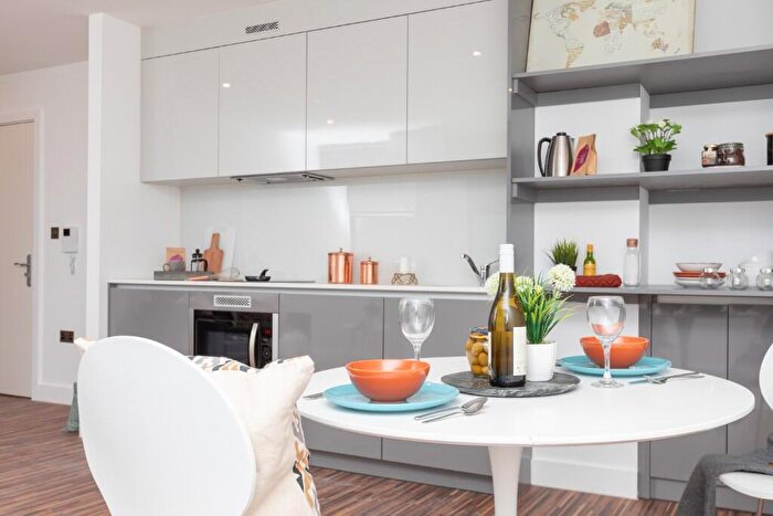 3 Bedroom Flat To Rent In Westpoint, Chester Road, M16
