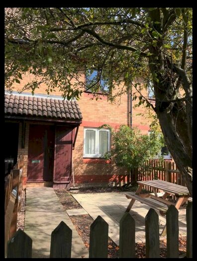 3 Bedroom Maisonette To Rent In Bunning Way, Islington, N7