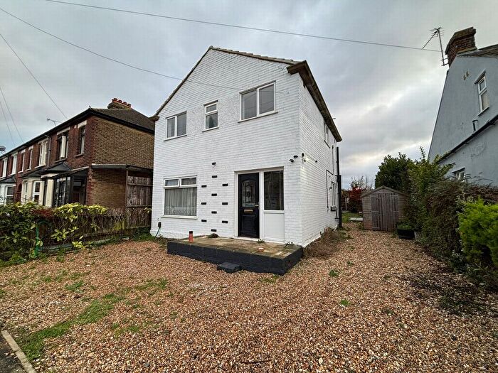 3 Bedroom Terraced House To Rent In Lansdowne Road, Chatham, ME4