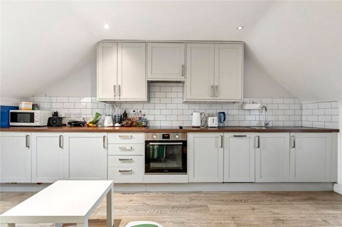 3 Bedroom Apartment To Rent In High Road, London, N15