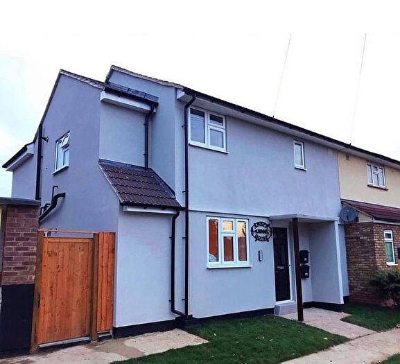 2 Bedroom Flat To Rent In Frizlands Lane, Dagenham, RM10