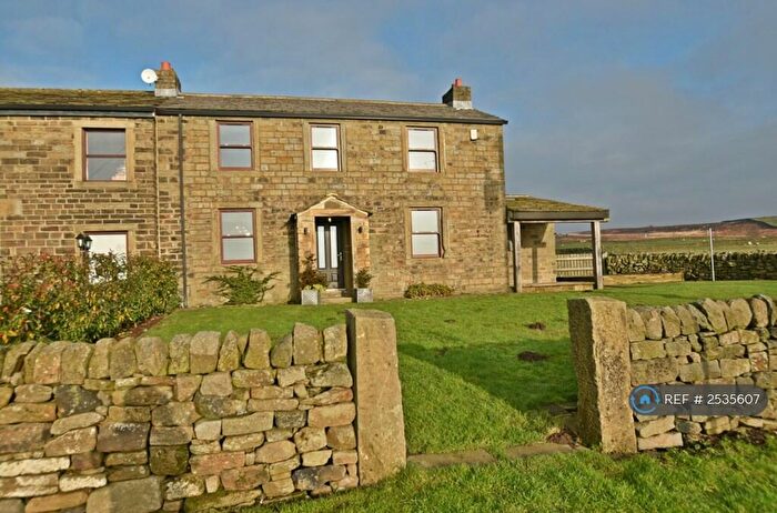 4 Bedroom Semi-Detached House To Rent In Upwood Lane, Keighley, BD20